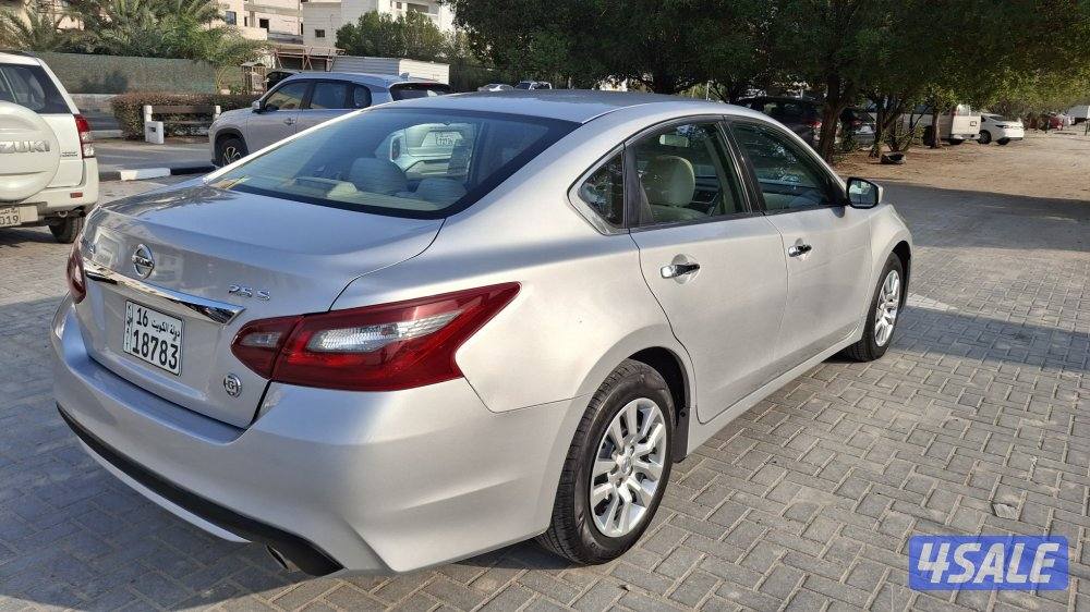 نيسان التيما  2018  سلفر ٤ سلندر  تشغيل عن بعد صبغ الوكالة ماعدا قعطه1