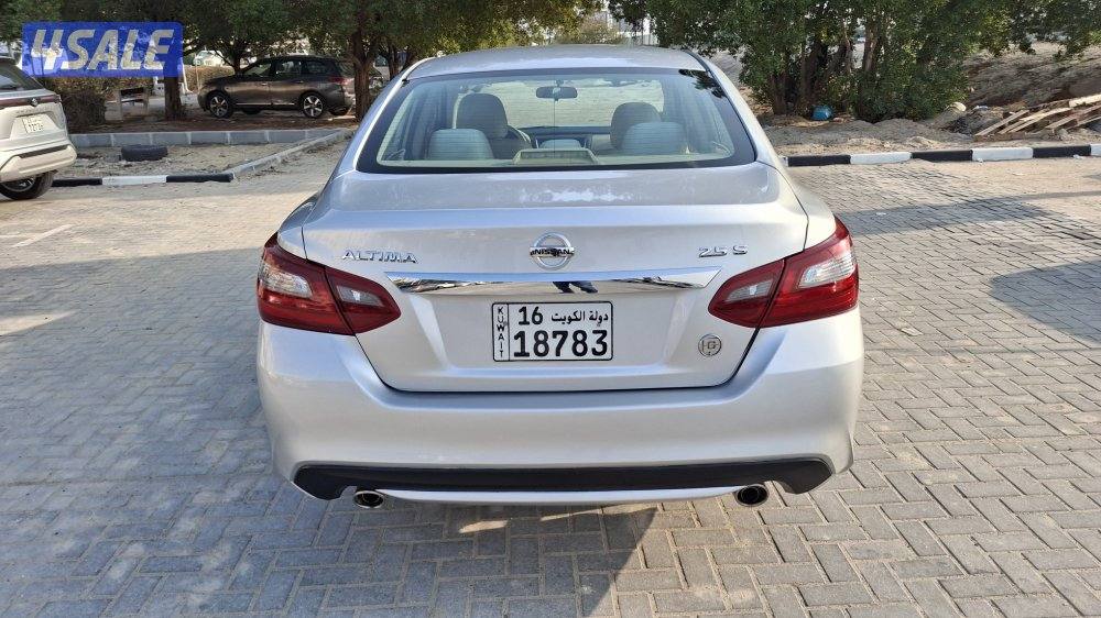 نيسان التيما  2018  سلفر ٤ سلندر  تشغيل عن بعد صبغ الوكالة ماعدا قعطه4