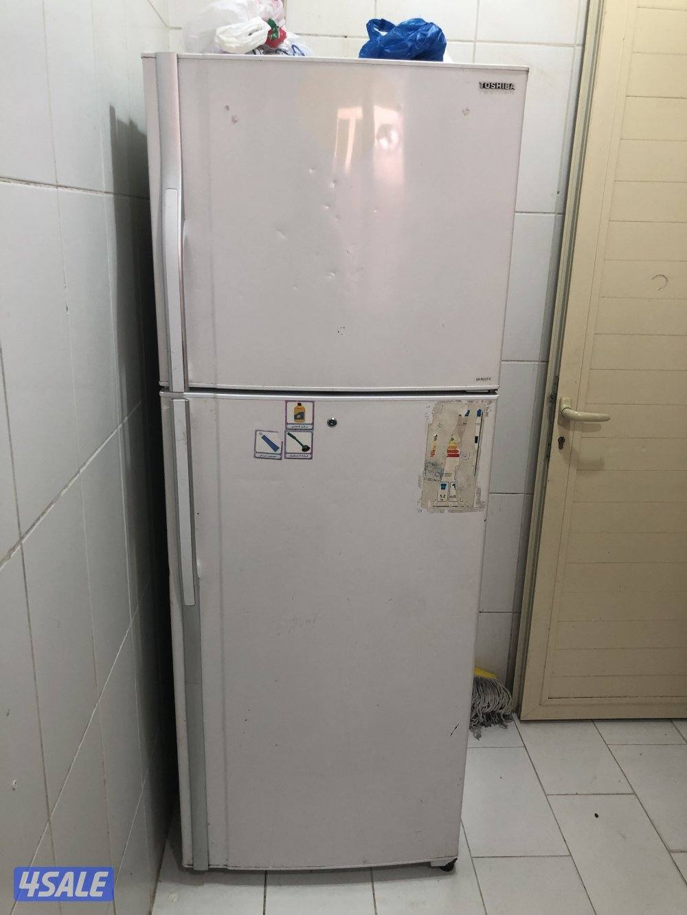 تواصل  ثلاجه توشيبا نظيفه جدا متوسطه الحجم تبريد وثلج0