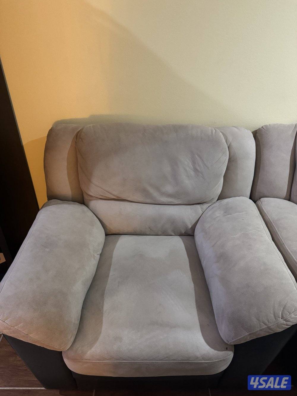 للبيع طقم كنب من صفاة هوم مع سجاد تركي مستعمل بحالة جيدة2