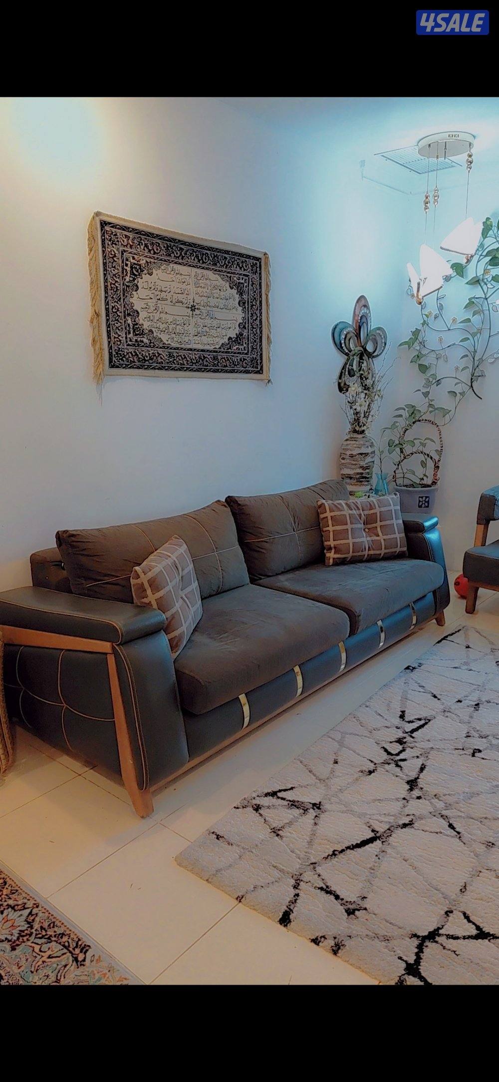 Sofa-bed function (big sofa converts into a bed)

Modern, elegant0