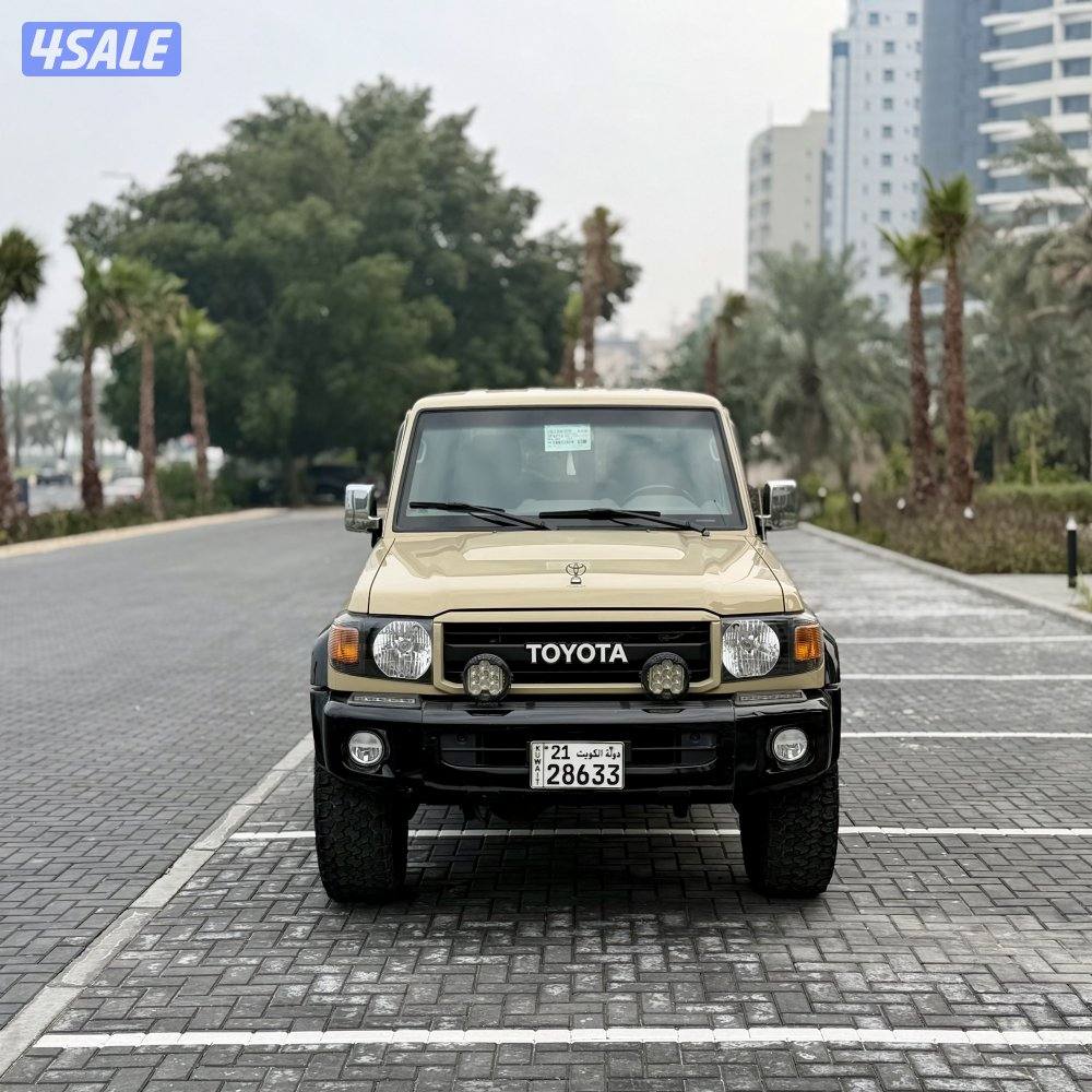 تويوتا لاندكروزر فئة ال 70 موديل 22 عداد 81 سيرفس منتظم بالوكاله1