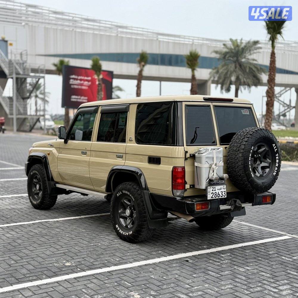 تويوتا لاندكروزر فئة ال 70 موديل 22 عداد 81 سيرفس منتظم بالوكاله3