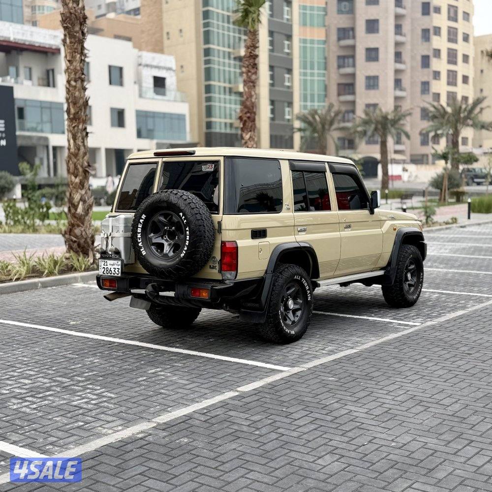 تويوتا لاندكروزر فئة ال 70 موديل 22 عداد 81 سيرفس منتظم بالوكاله5