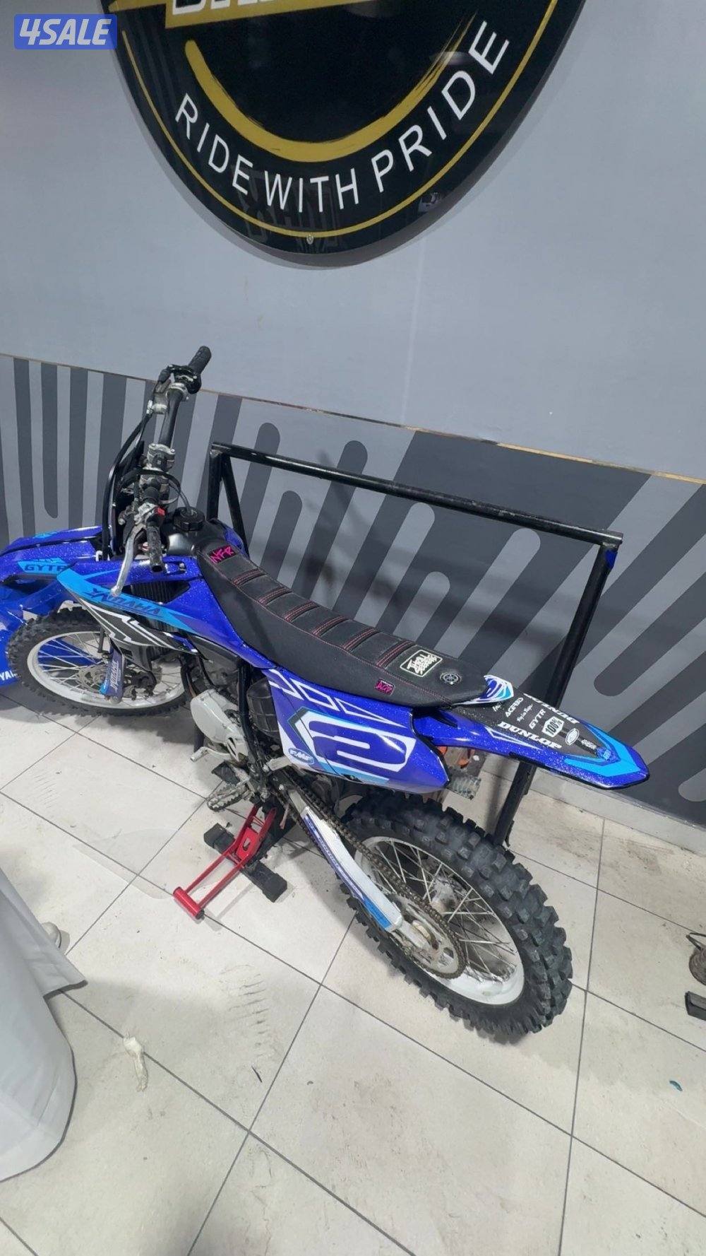 سيكل yz 85 موديل 2024 عليه قزوزfmf  نضيف وجدا والصامل ما راح اقصر ويا0