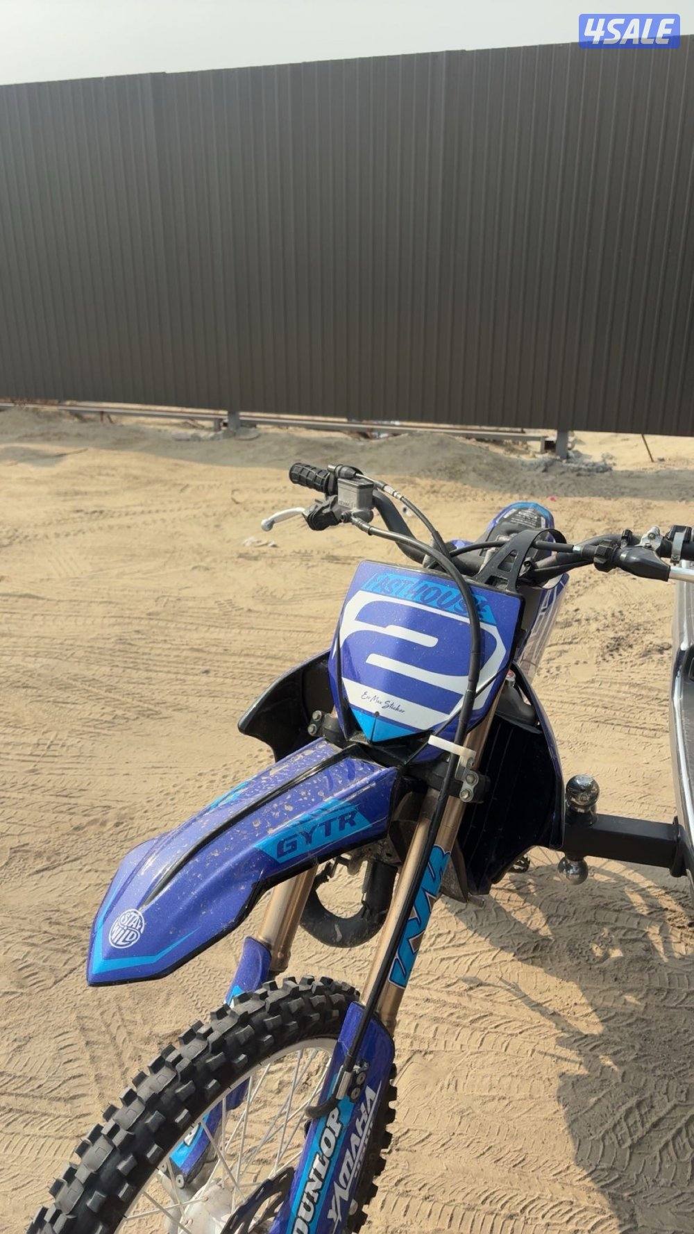 سيكل yz 85 موديل 2024 عليه قزوزfmf  نضيف وجدا والصامل ما راح اقصر ويا3