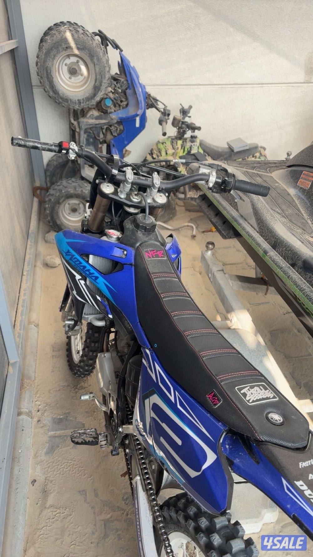 سيكل yz 85 موديل 2024 عليه قزوزfmf  نضيف وجدا والصامل ما راح اقصر ويا4