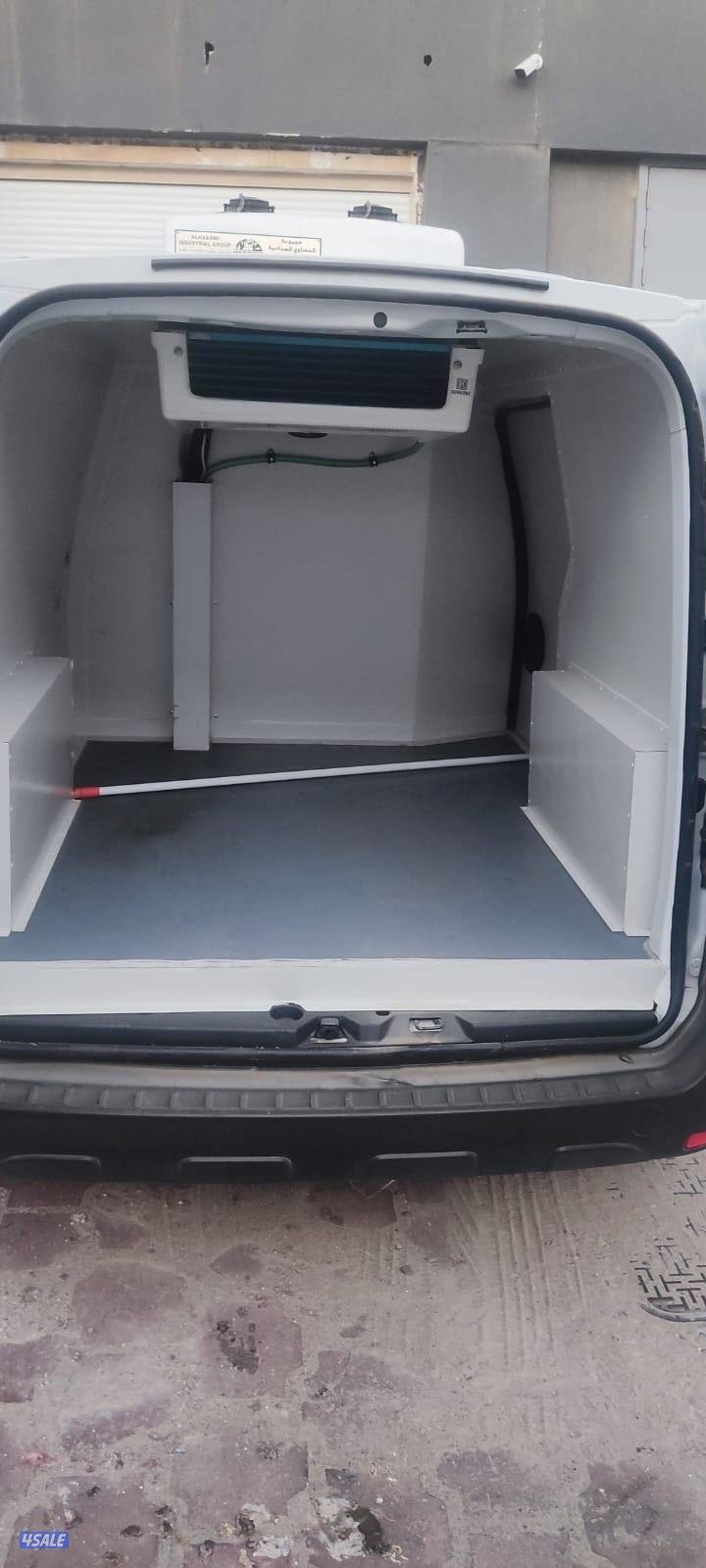 فان رينو اكسبرس ثلاجة 20242