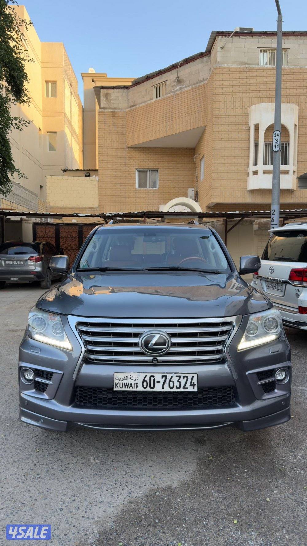 لكزس LX570 ٢٠١٣ الساير عداد ٣٦٠ ألف شرط الفحص صبغ وكاله كامل مواصفات3