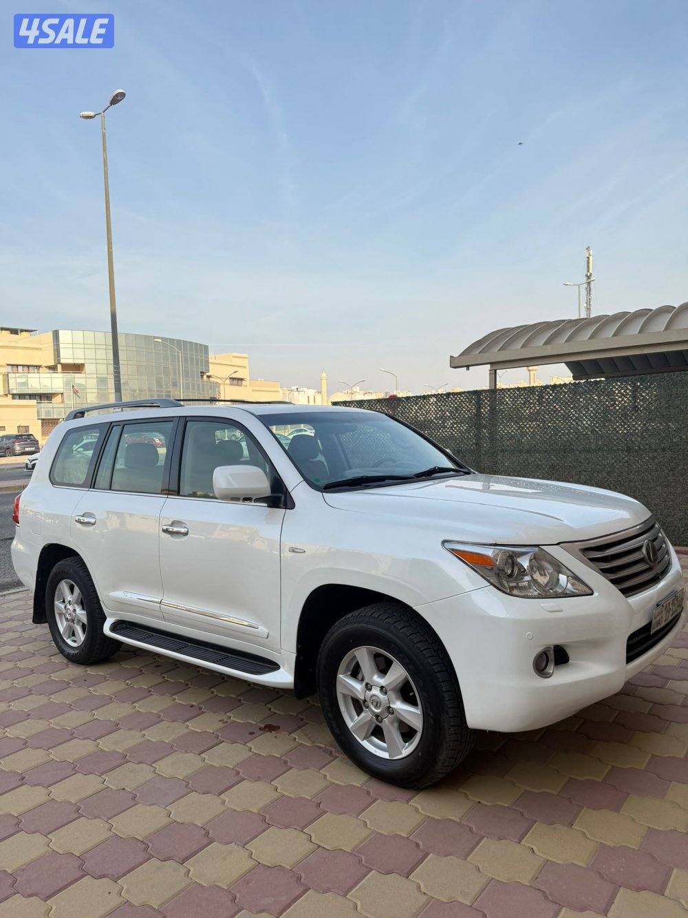 لكزس LX570 ٢٠١٠ الساير عداد ٣٦٠ ألف شرط الفحص صبغ وكاله ماعدا قطعه0