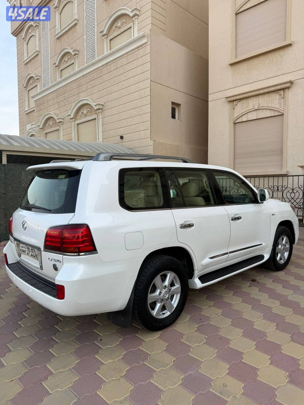 لكزس LX570 ٢٠١٠ الساير عداد ٣٦٠ ألف شرط الفحص صبغ وكاله ماعدا قطعه1