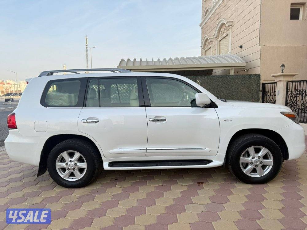 لكزس LX570 ٢٠١٠ الساير عداد ٣٦٠ ألف شرط الفحص صبغ وكاله ماعدا قطعه2