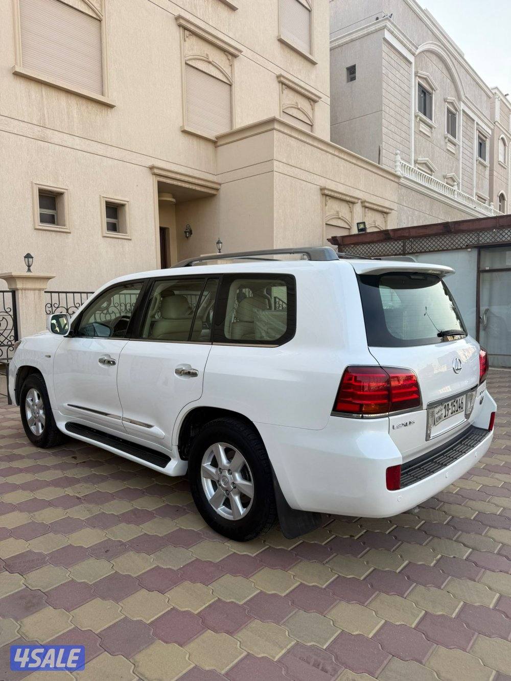 لكزس LX570 ٢٠١٠ الساير عداد ٣٦٠ ألف شرط الفحص صبغ وكاله ماعدا قطعه4