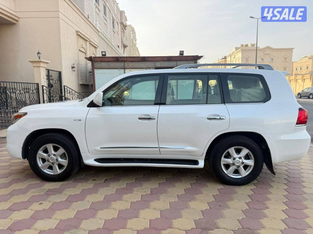 لكزس LX570 ٢٠١٠ الساير عداد ٣٦٠ ألف شرط الفحص صبغ وكاله ماعدا قطعه3