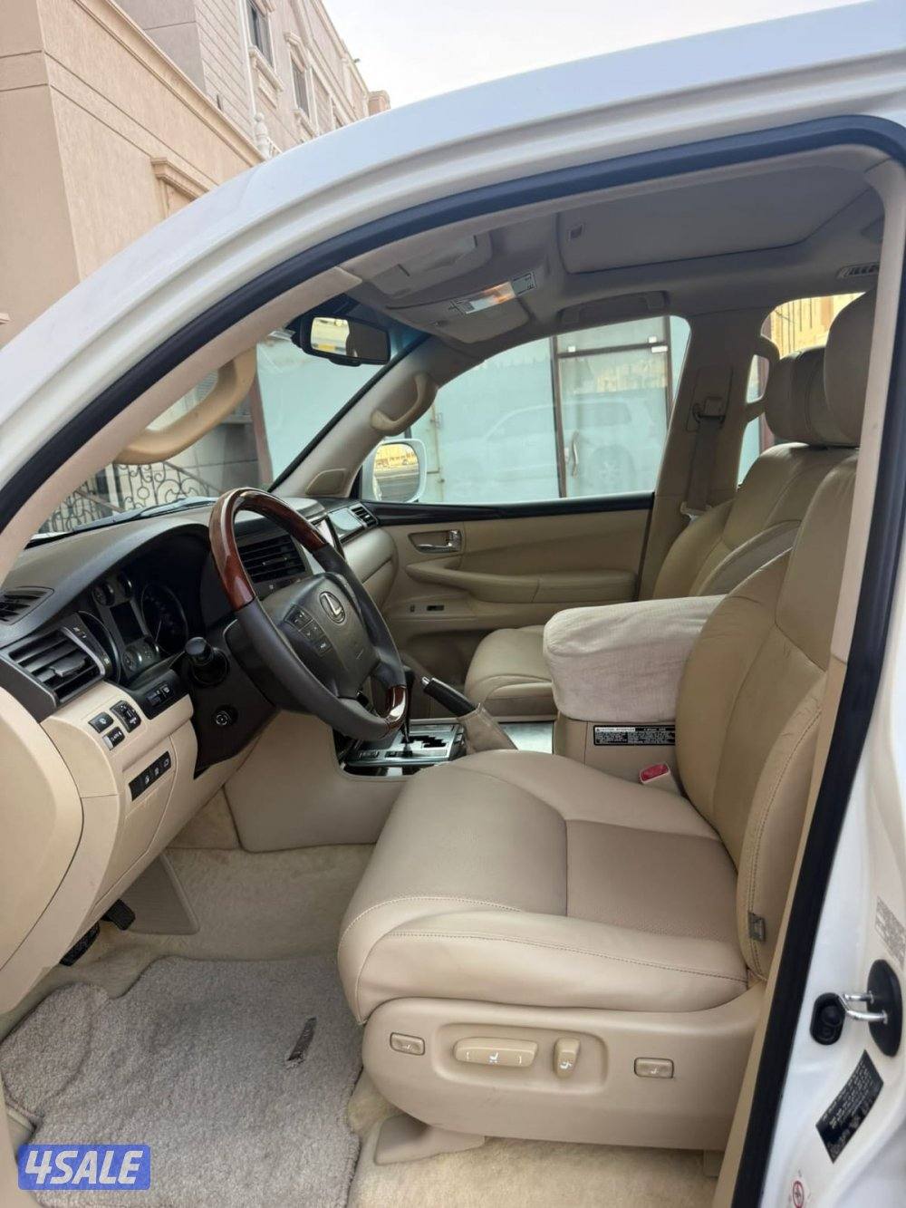 لكزس LX570 ٢٠١٠ الساير عداد ٣٦٠ ألف شرط الفحص صبغ وكاله ماعدا قطعه5