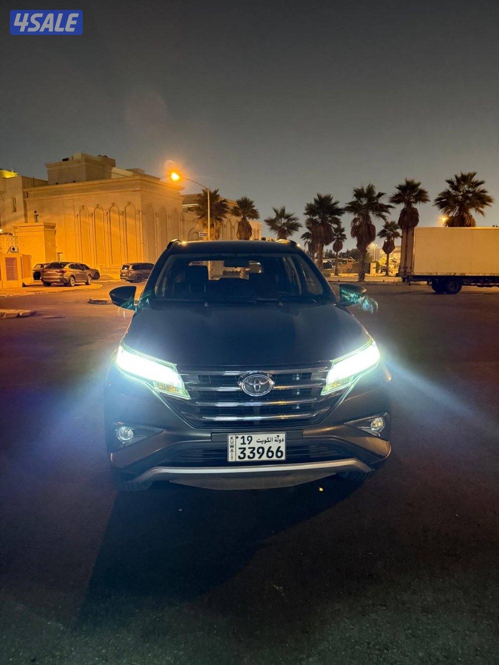 للبيع تيوتا رش الساير موديل 2020 عداد السيارة100 الف بحالة ممتازة1