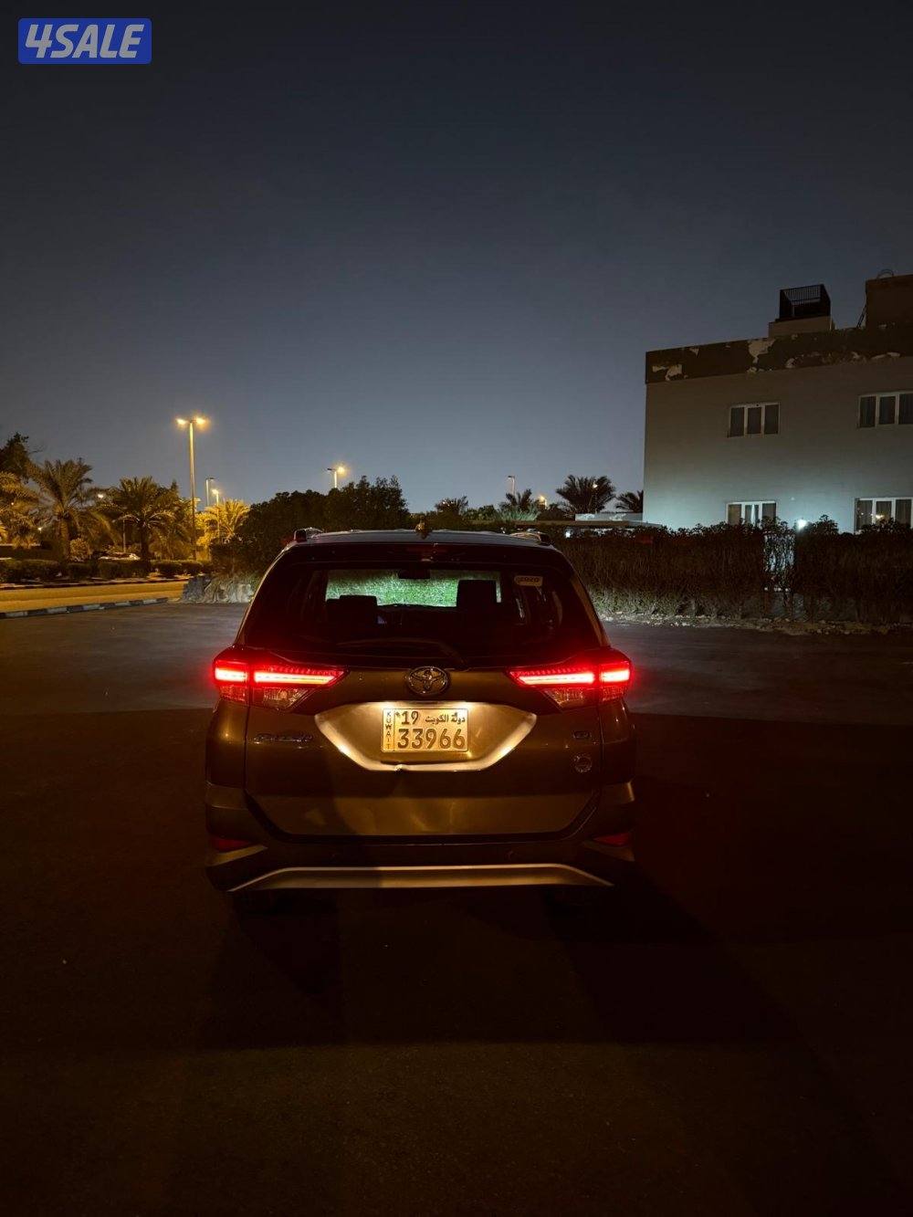 للبيع تيوتا رش الساير موديل 2020 عداد السيارة100 الف بحالة ممتازة2