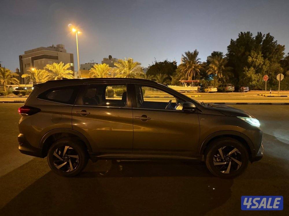 للبيع تيوتا رش الساير موديل 2020 عداد السيارة100 الف بحالة ممتازة4