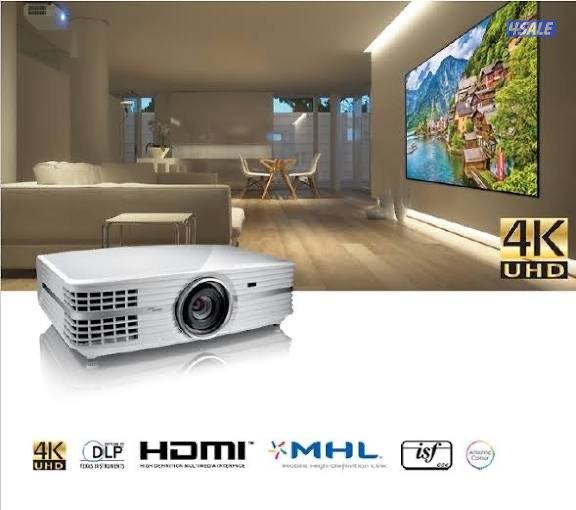 للبيع بروجكتر احترافي للافلام و المباريات نوع optoma UHD 60 4K3