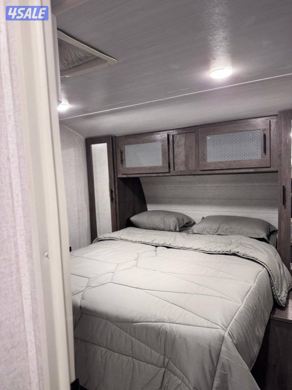 للبيع كرفان امريكي 34 قدم3