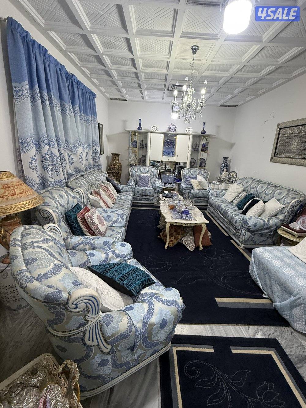 طقم جلوس فاخر متكامل- set living room0