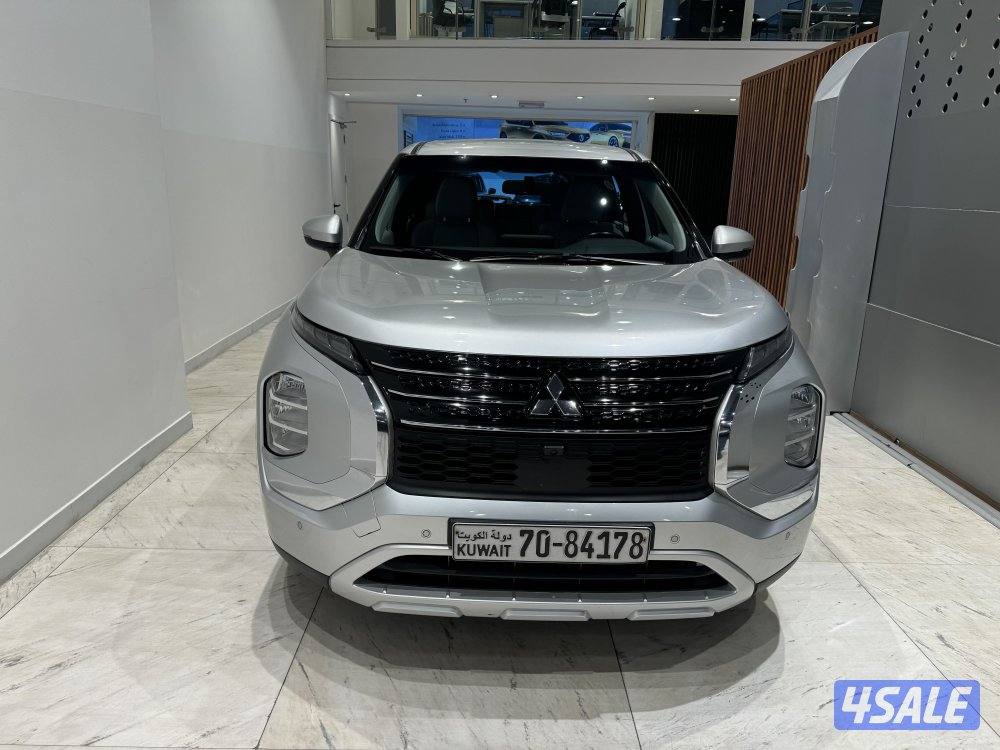 Mitsubishi Outlander0