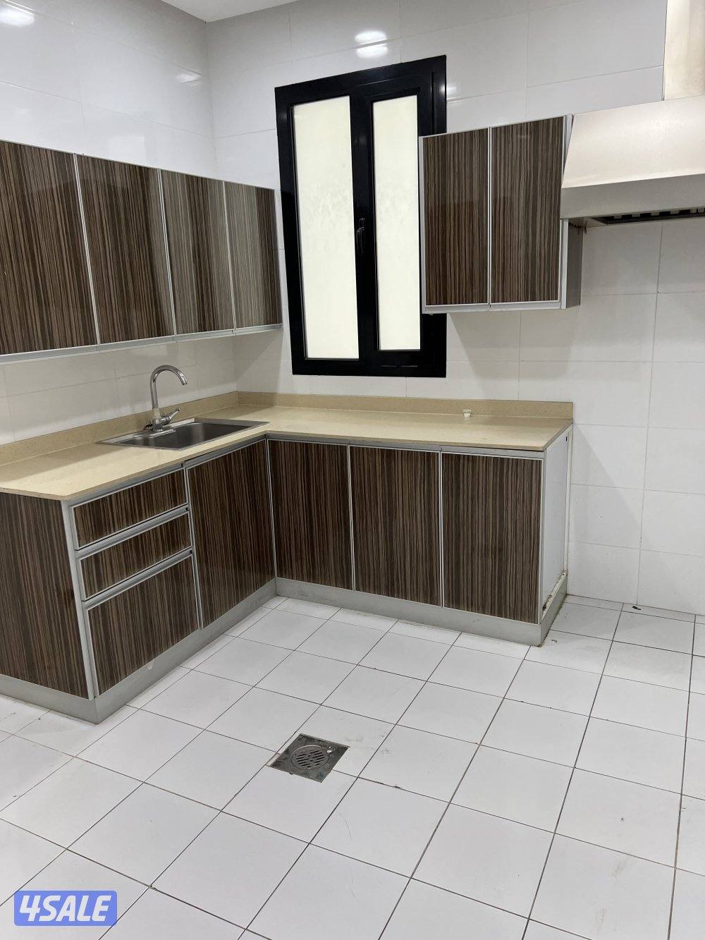 للإيجار شقة بغرب عبدالله المبارك3