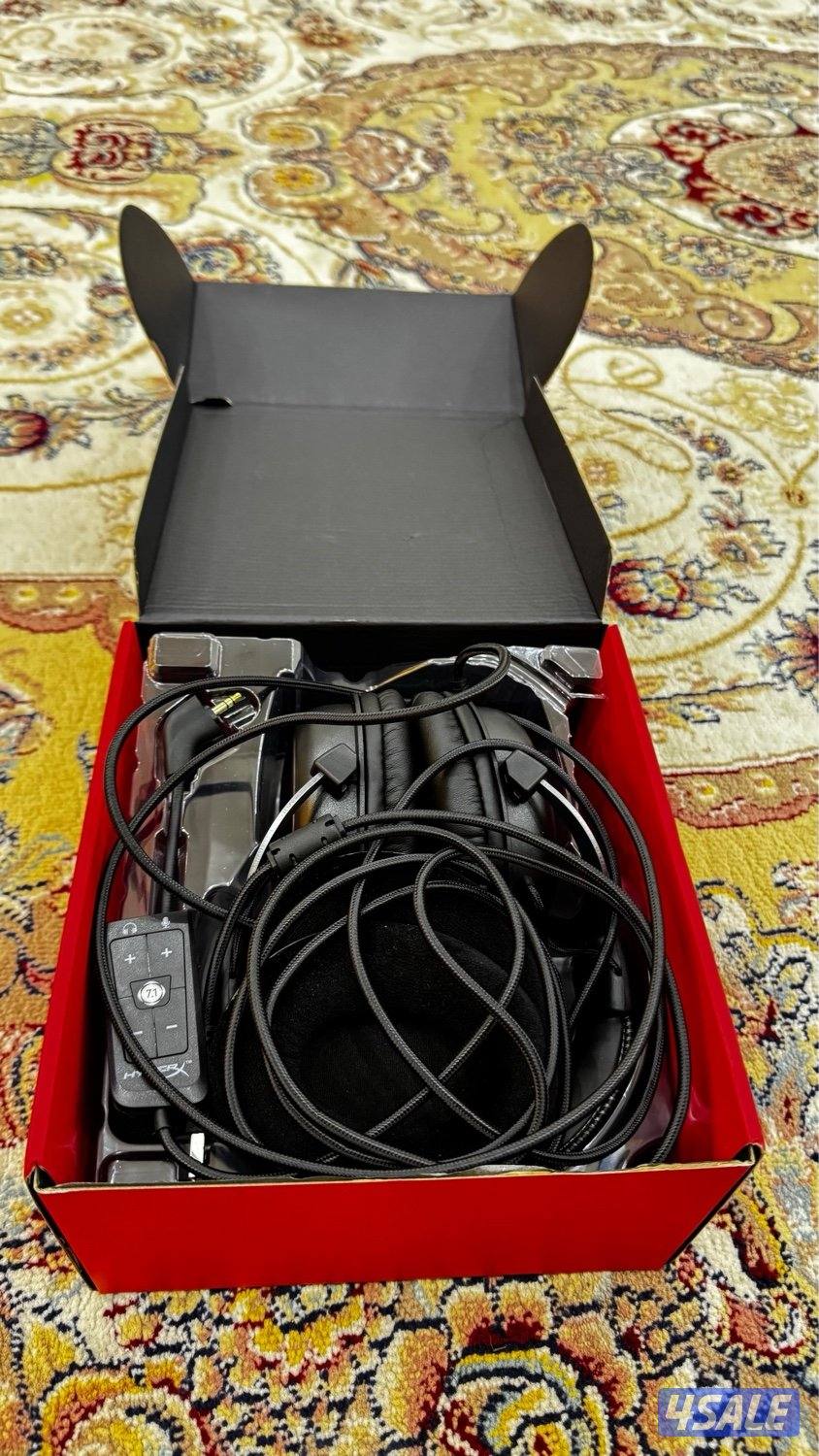 سماعة للبيع نظيفة بكرتونها لم يتم استعمالها1