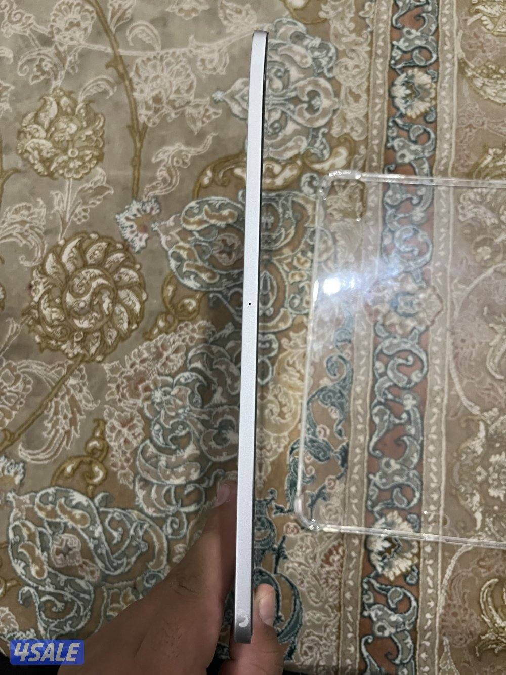 ايباد ابروm2 بوصه 11 قيقا128 مو مبدل شي3