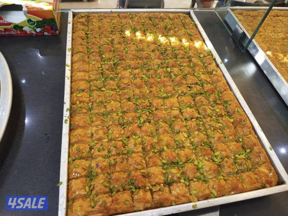 معلم حلويات  يبحث عن  عمل1