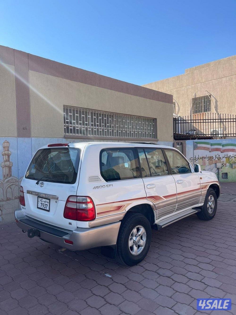 للبيع لاند كروزر موديل 2004  قير عادي اساس6