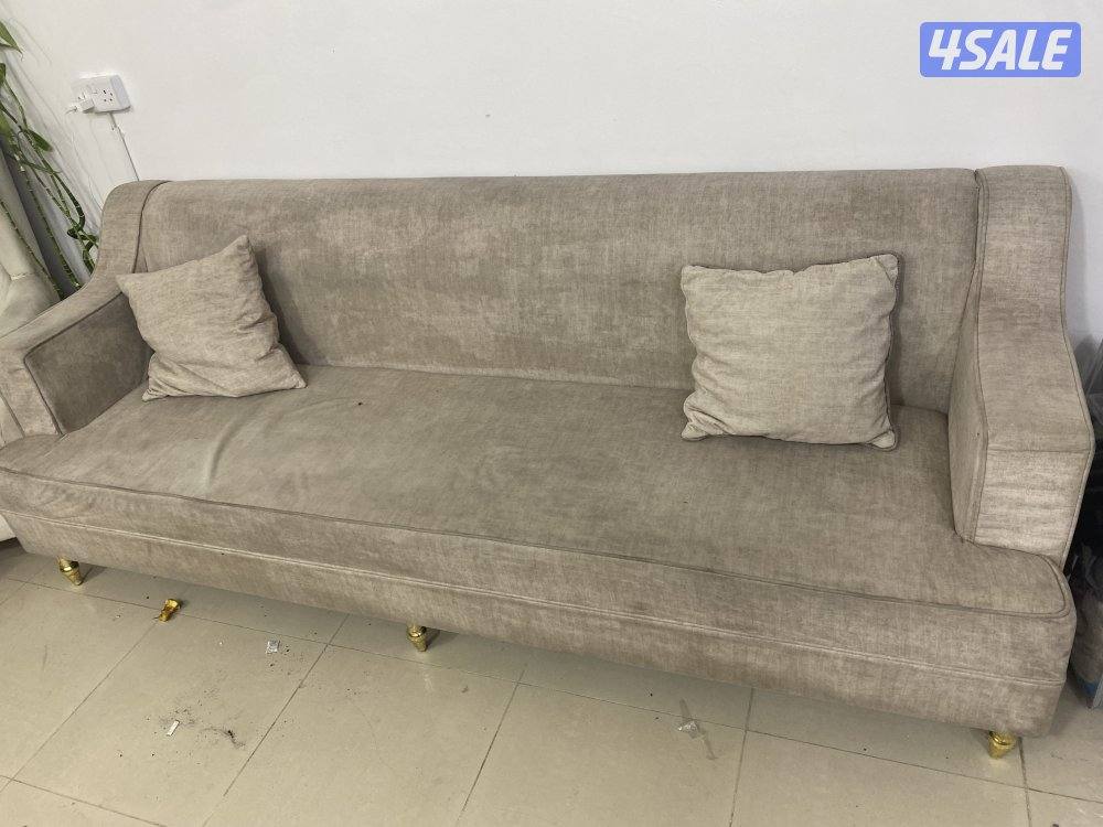 3 غنفات وكرسي ملكي وطاوله كبيره و2 صغار…..0