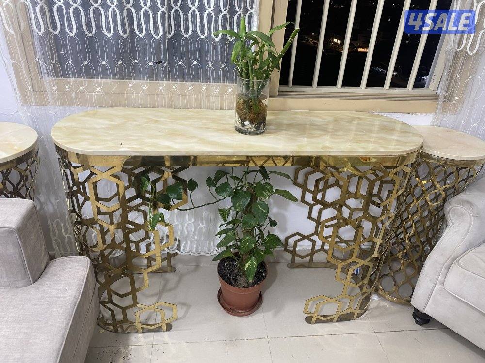 3 غنفات وكرسي ملكي وطاوله كبيره و2 صغار…..4