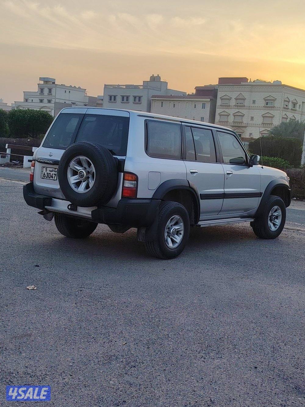 سفاري 2001 صبغ الوكاله ماعد قطعه فقط0