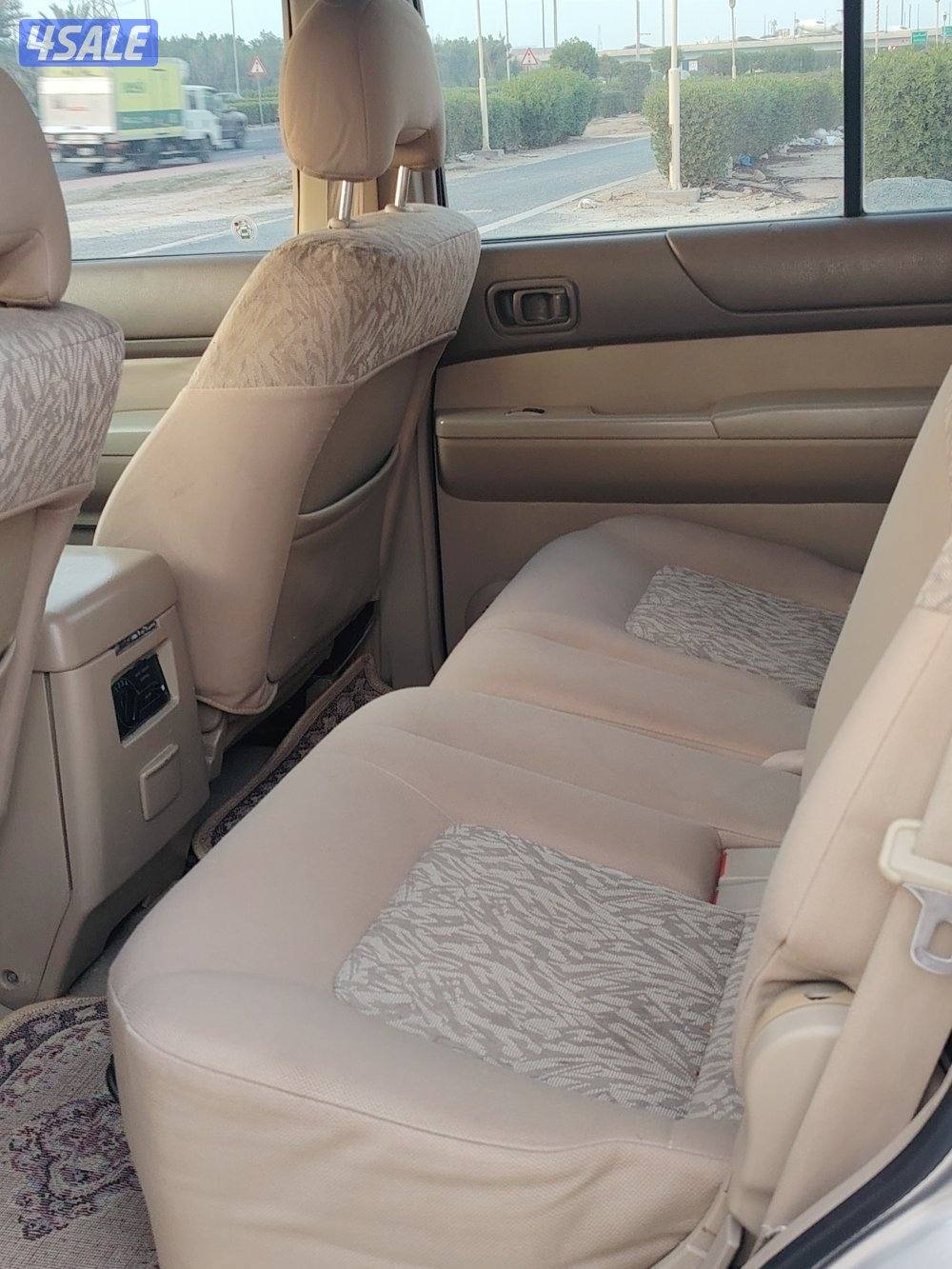 سفاري 2001 صبغ الوكاله ماعد قطعه فقط4