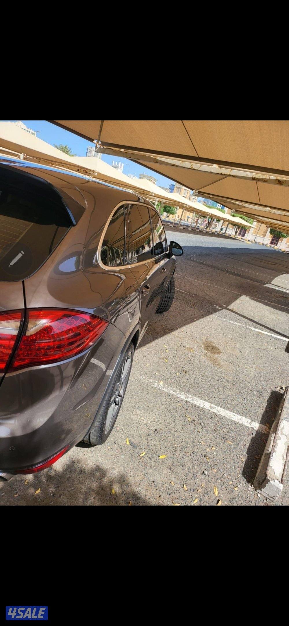 Porsche Cayenne S 2012

 S موديل 2012بورش كاين
‎   سلندر 8
فتحه 
نافيج2