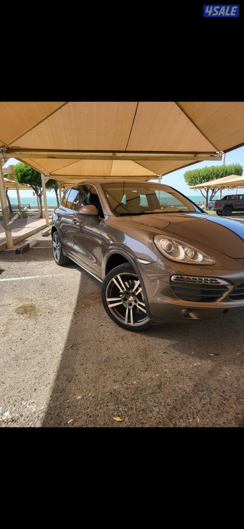 Porsche Cayenne S 2012

 S موديل 2012بورش كاين
‎   سلندر 8
فتحه 
نافيج3