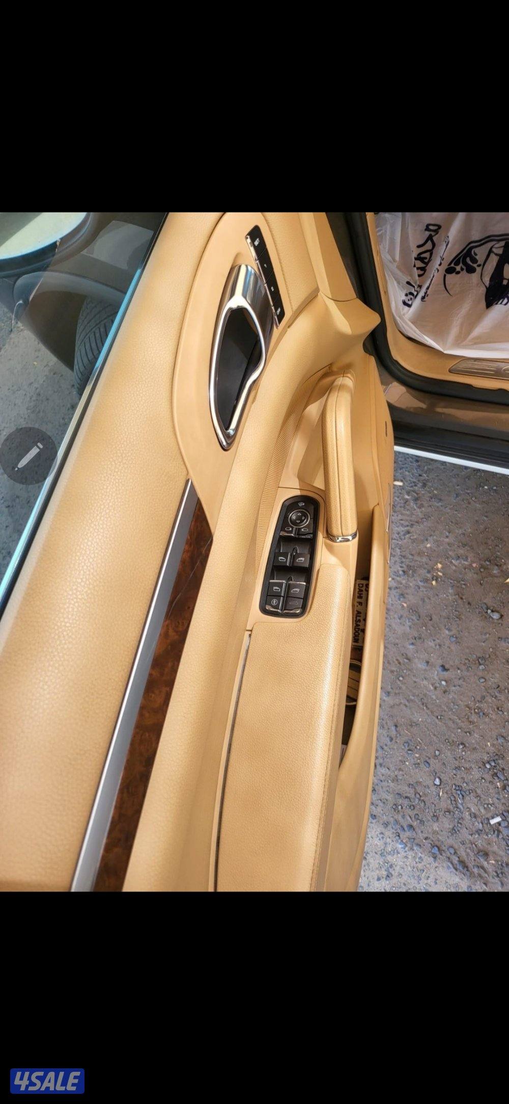 Porsche Cayenne S 2012

 S موديل 2012بورش كاين
‎   سلندر 8
فتحه 
نافيج6