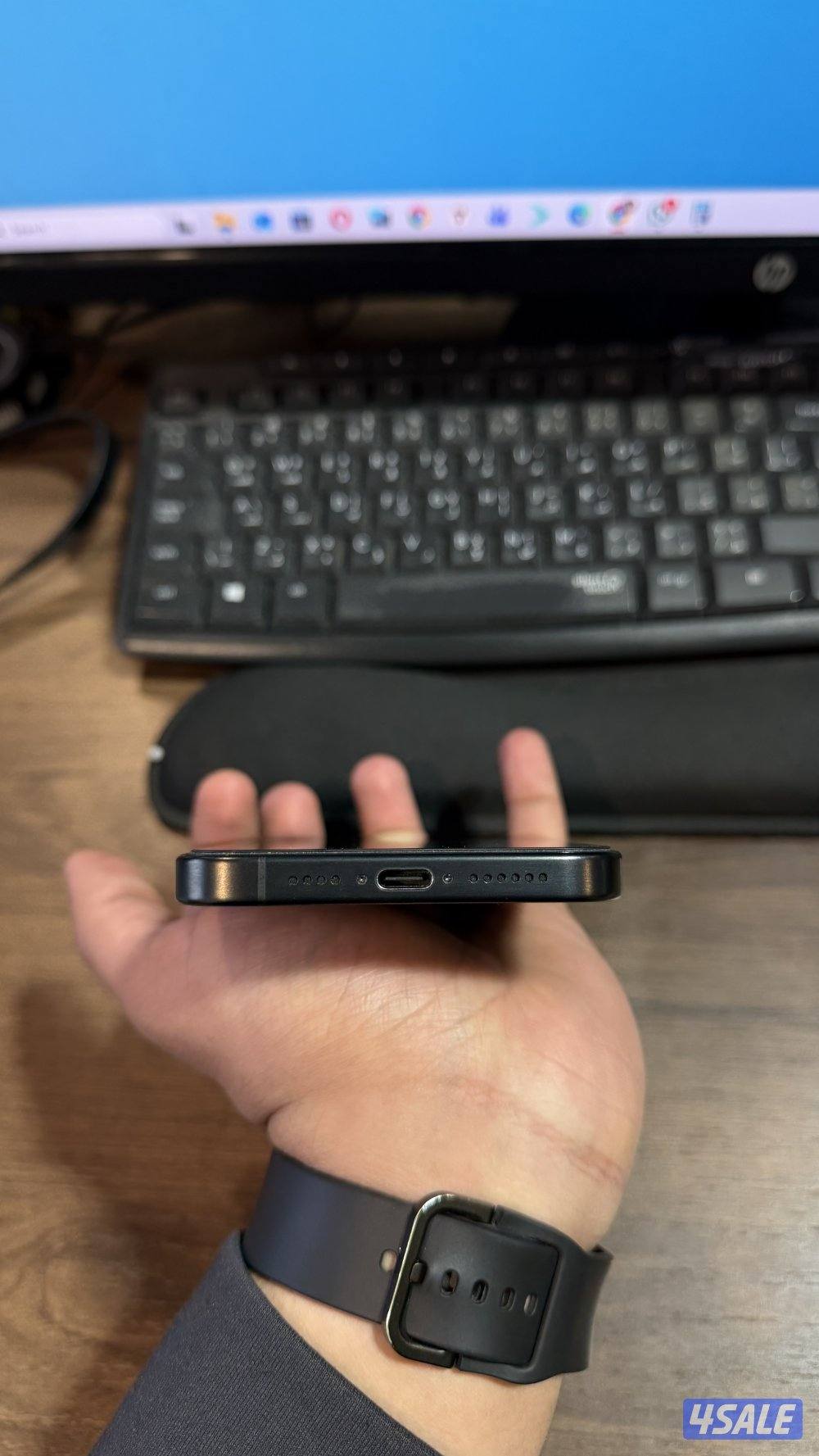 iPhone 15 Pro Max 256GB – Black Titanium | Urgent Sale1