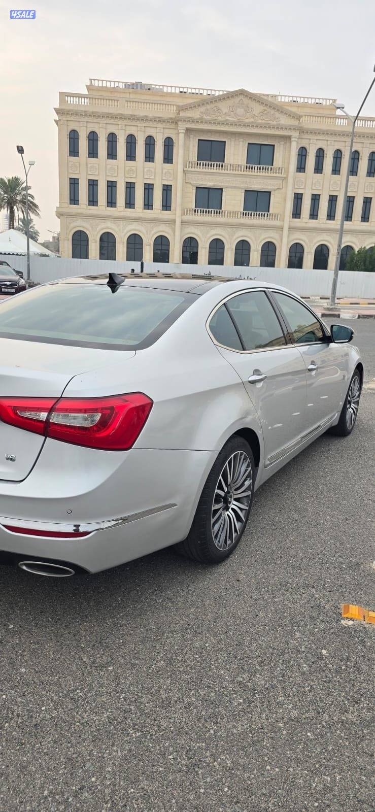 للبيع كيا كدنزا موديل ٢٠١٤ ماشي ٢٣٠ فحص مكينه قير شاصي فل بنورما8