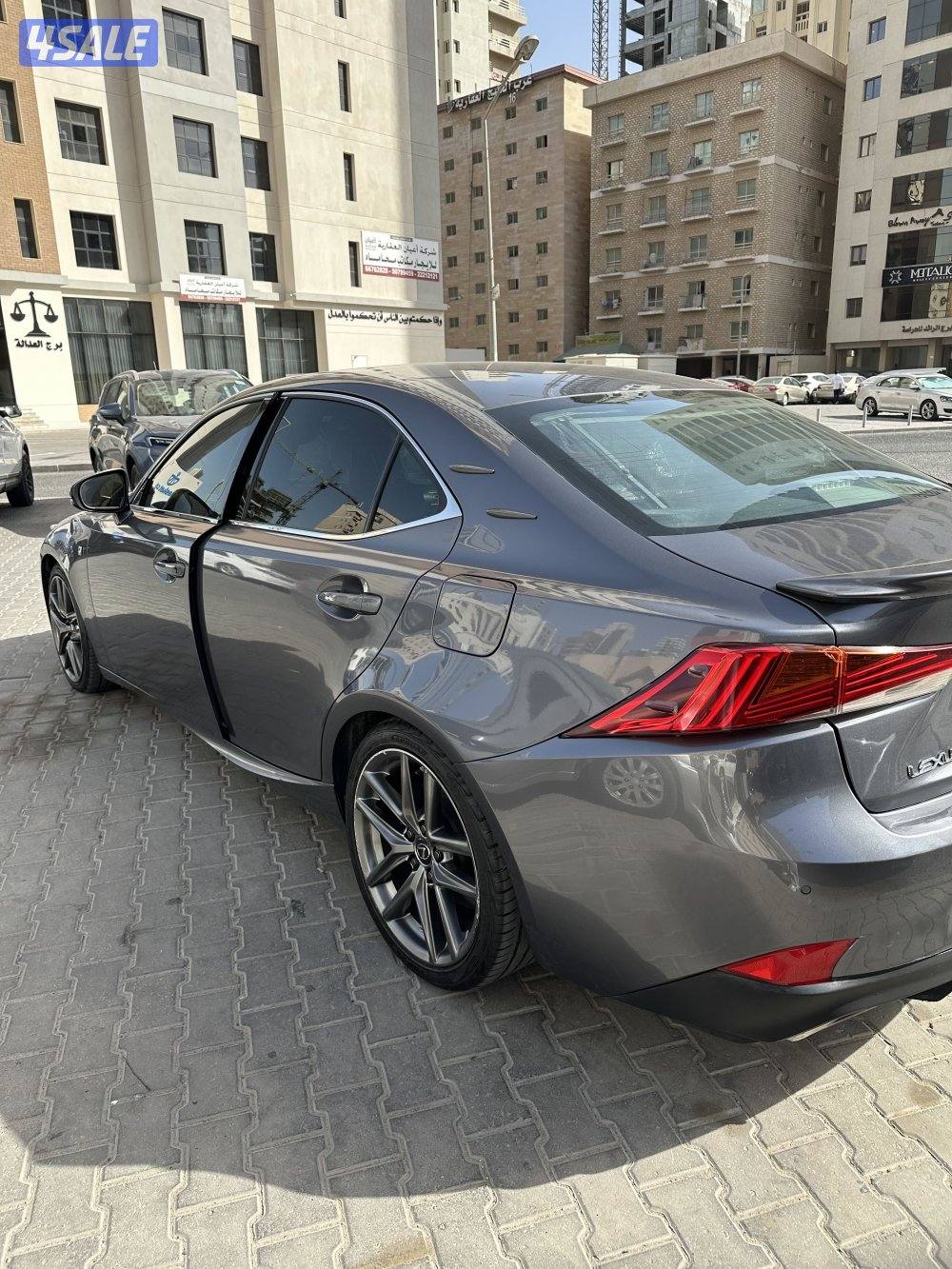 للبيع لكزس Is 350 F-sports موديل 20194