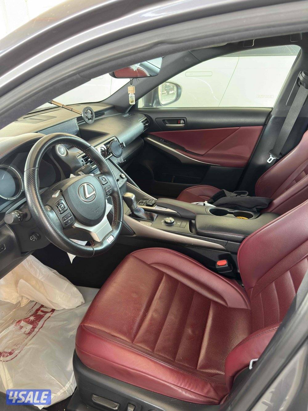 للبيع لكزس Is 350 F-sports موديل 20195