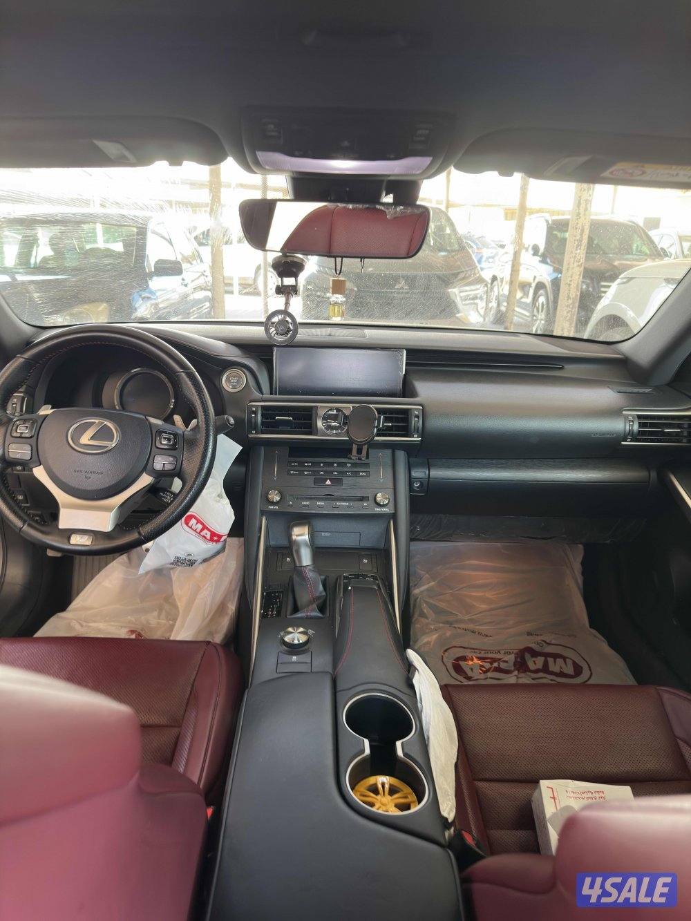 للبيع لكزس Is 350 F-sports موديل 20198