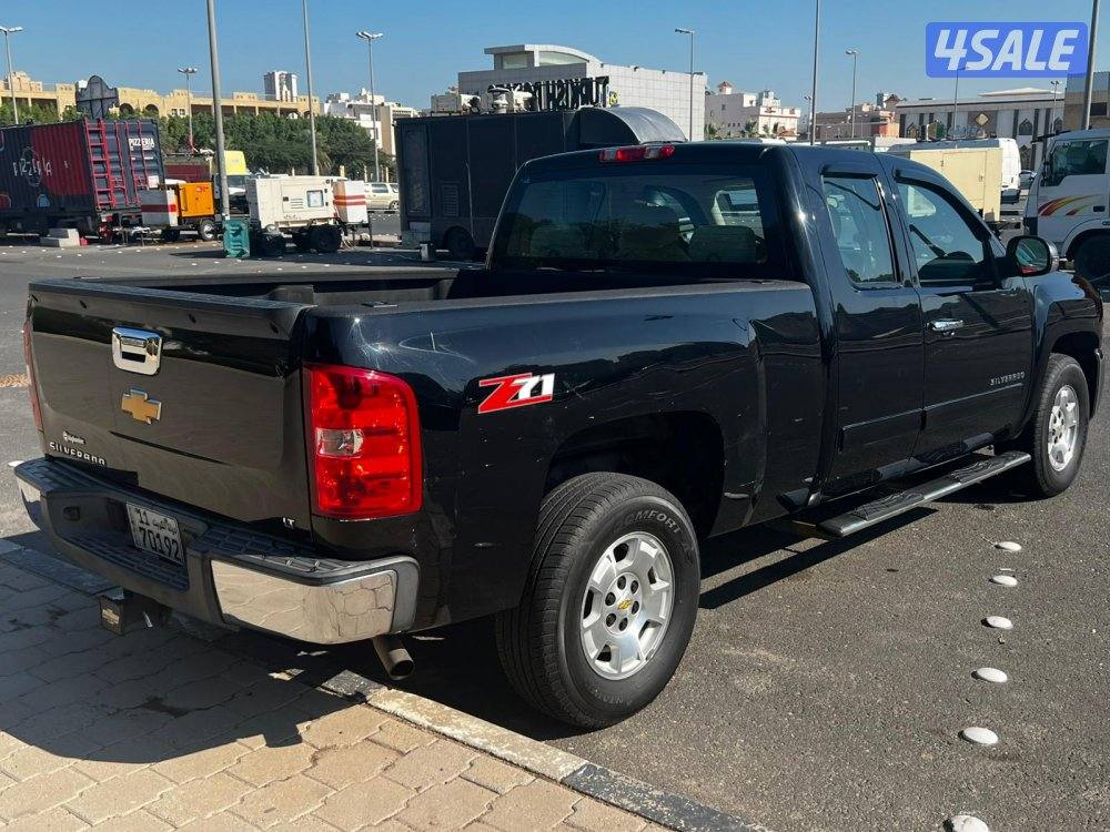 سلفرادو Z71 موديل 2013 عداد 242 الف كم يوجد فحص حديث لسيارة3