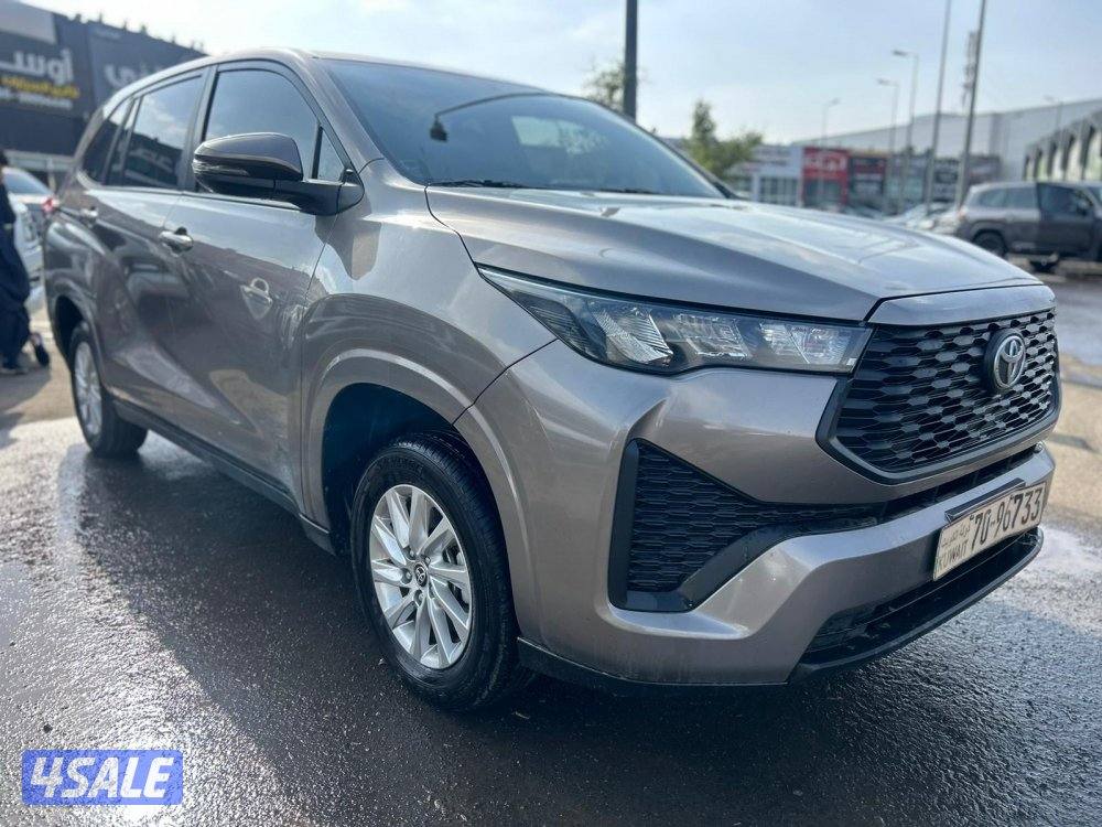 تويوتا  اينوفا موديل 2024 ماشى 33.000 k.m  وارد الساير .1