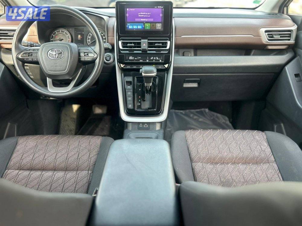 تويوتا  اينوفا موديل 2024 ماشى 33.000 k.m  وارد الساير .6