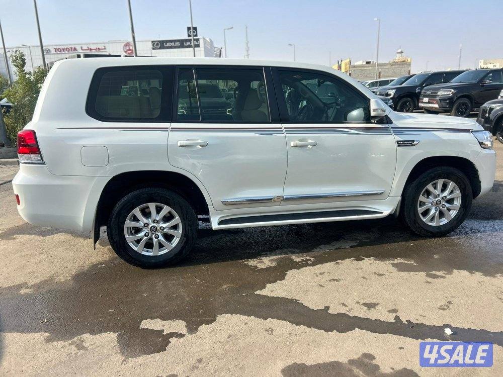 لاند كروزر GX.R-V6 موديل 2021 ماشى 159.000 k.m   وارد الخليج .2