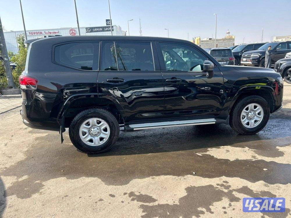 تويوتا لاند كروزر GX.R-V6 موديل 2024 ماشى 25.000 k.m  وارد الخليج2
