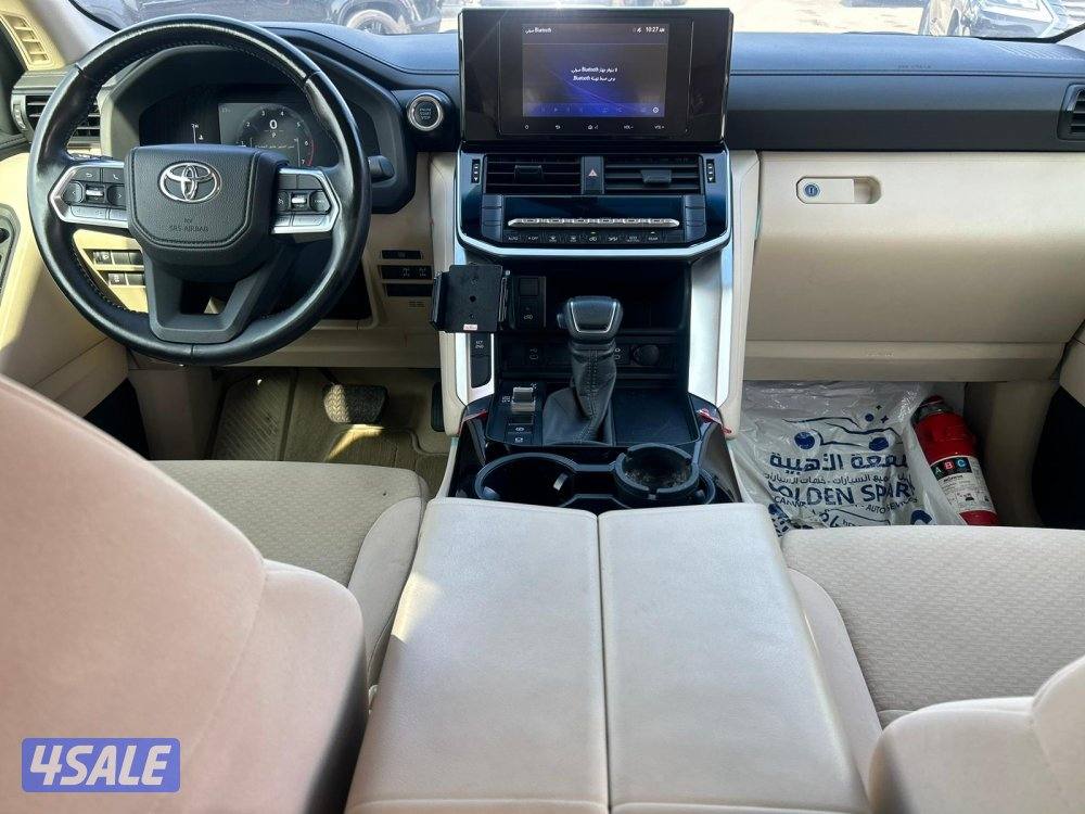 تويوتا لاند كروزر GX.R-V6 موديل 2024 ماشى 25.000 k.m  وارد الخليج6