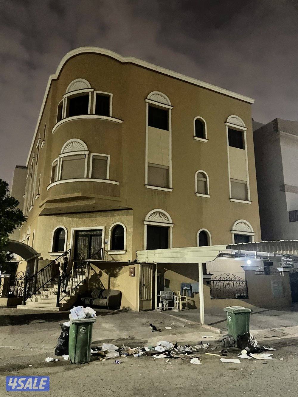 للإيجار دور كامل بإشبيلية ق3 موقع زاويه 6غرف نوم وغرفة خادمهه  مع حمام1